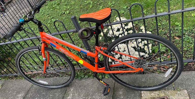 Beautiful adult hybrid Falcon bike in very good condition 