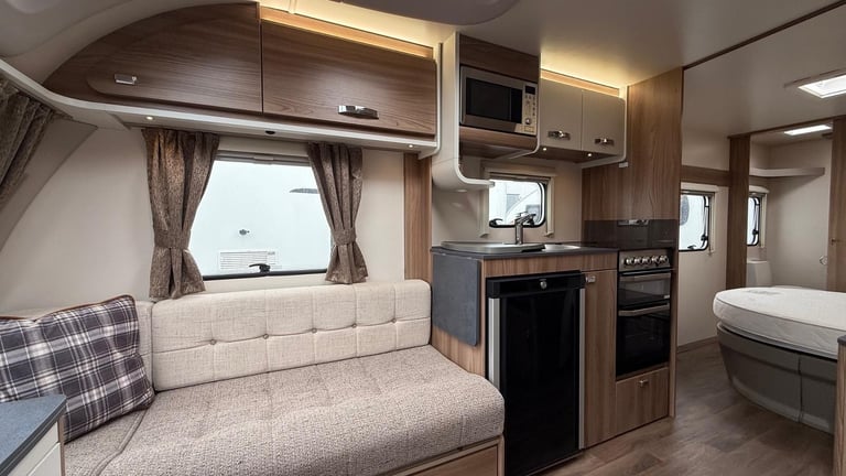 2022 Swift Sprite Major 4 SB Transverse Island Fixed Bed End Washroom