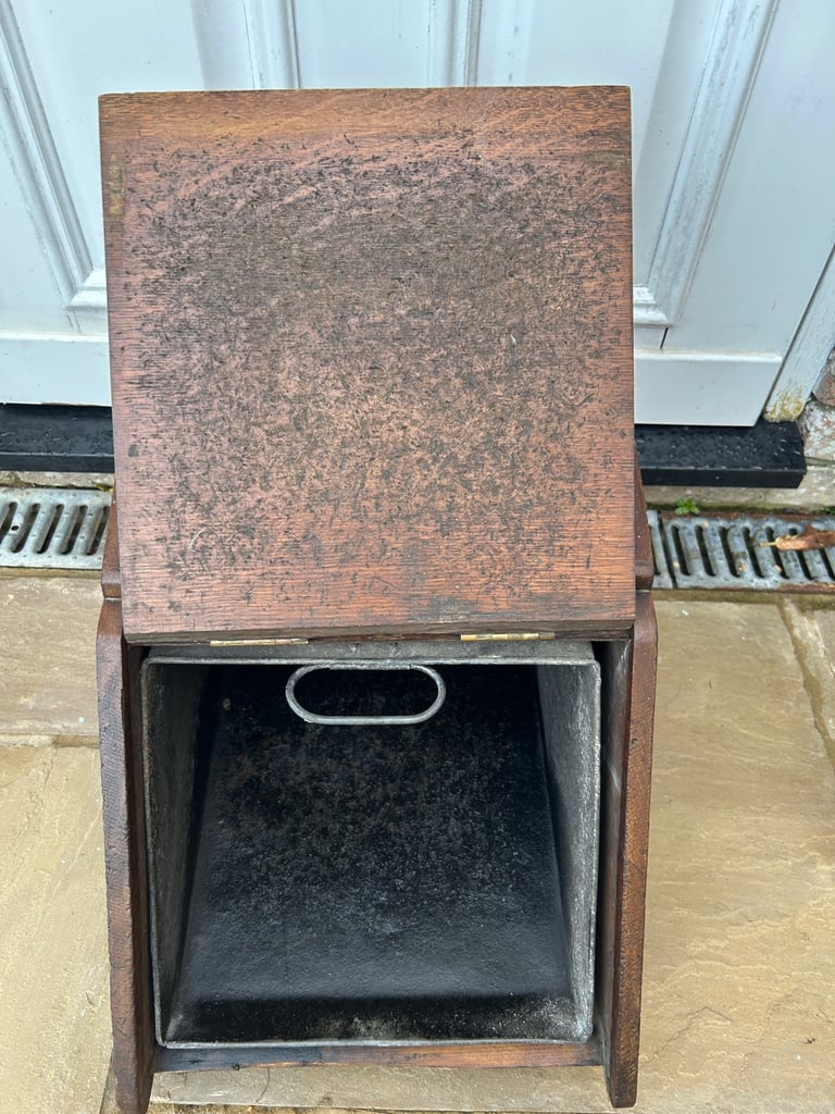                                  VINTAGE OAK COAL BOX