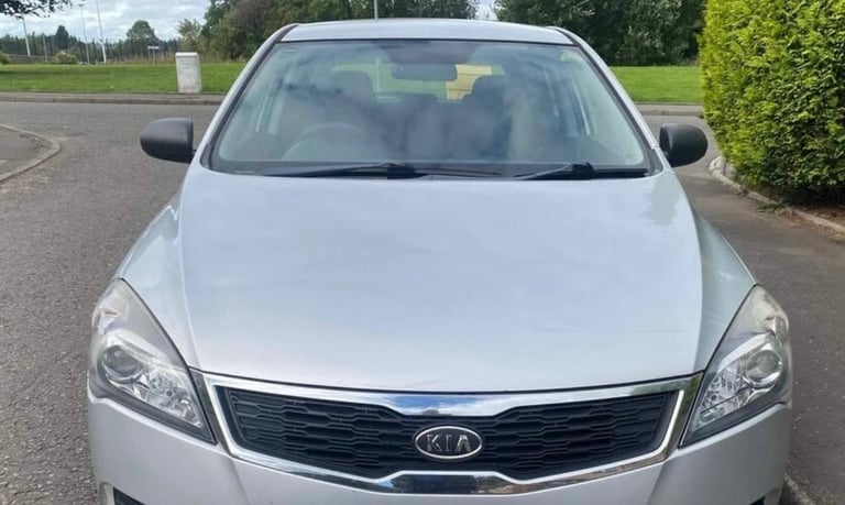 image for LOW INSURANCE 1.4 KIA CEED 1.4 5 DOORS *MOT-MAY 2026 *like Ford Focus vauxhall astra 