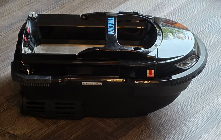 Boatman Vulcan Pro v2. Baitboat with Autopilot gps & Sonar. Carp Fishing.