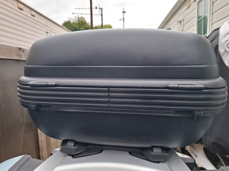 Givi monokey tmotorcycle top box with plate and fixings