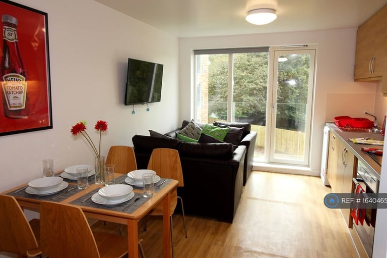 image for 5 bedroom flat in Mulberry Court, Southampton, SO14 (5 bed) (#1640465)