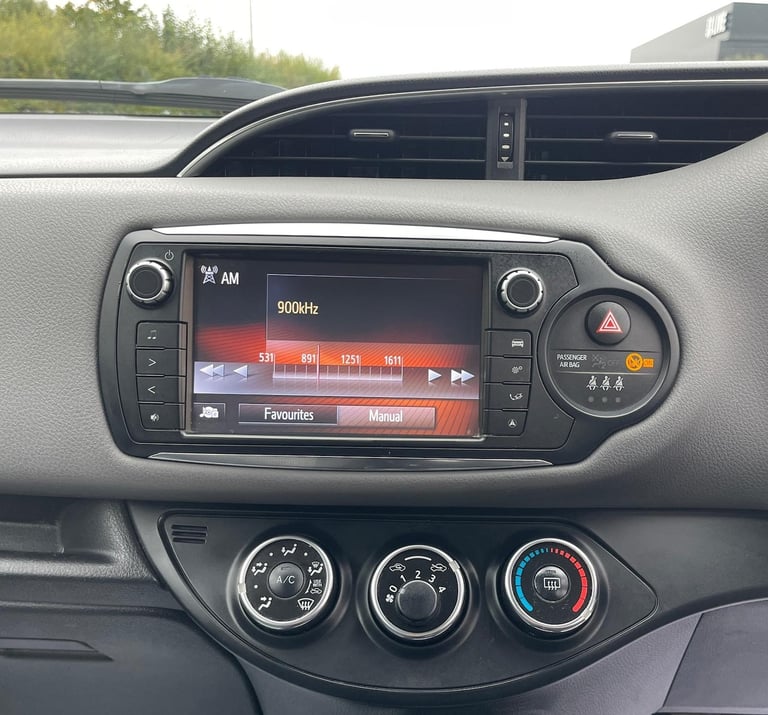 2015 Toyota Yaris 1.33 VVT-i Icon 5dr HATCHBACK Petrol Manual