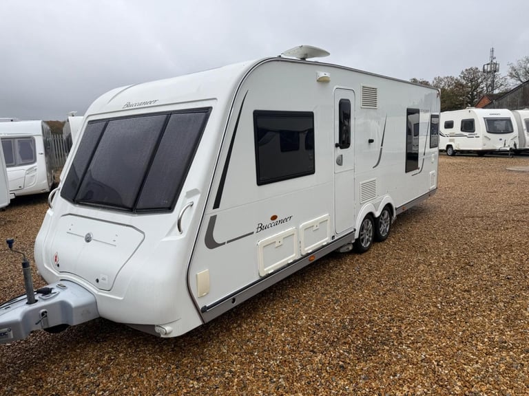 2011 Buccaneer Schooner Fixed bed end large washroom