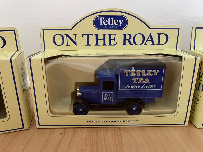Bundle of die-cast models 