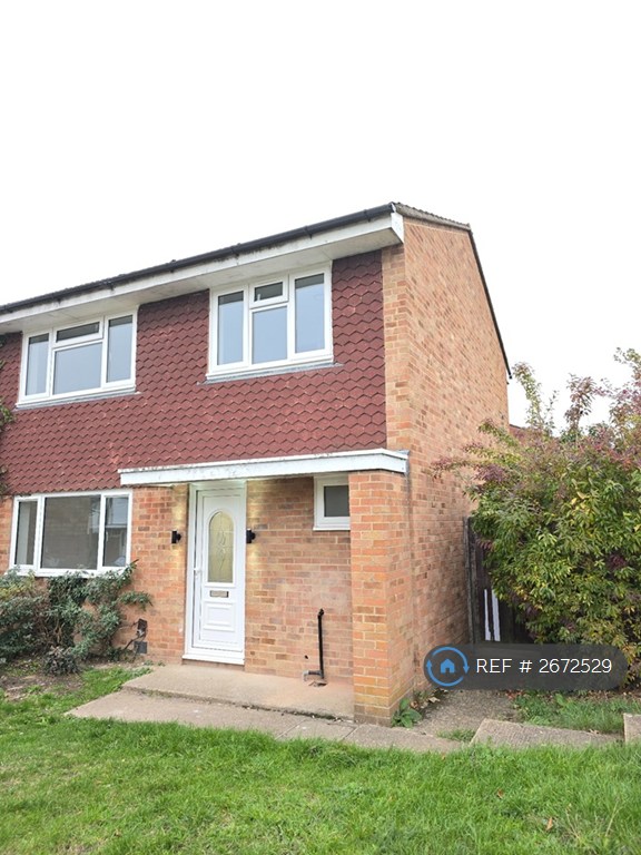 3 bedroom house in Middle Walk, Burnham, SL1 (3 bed) (#2672529)