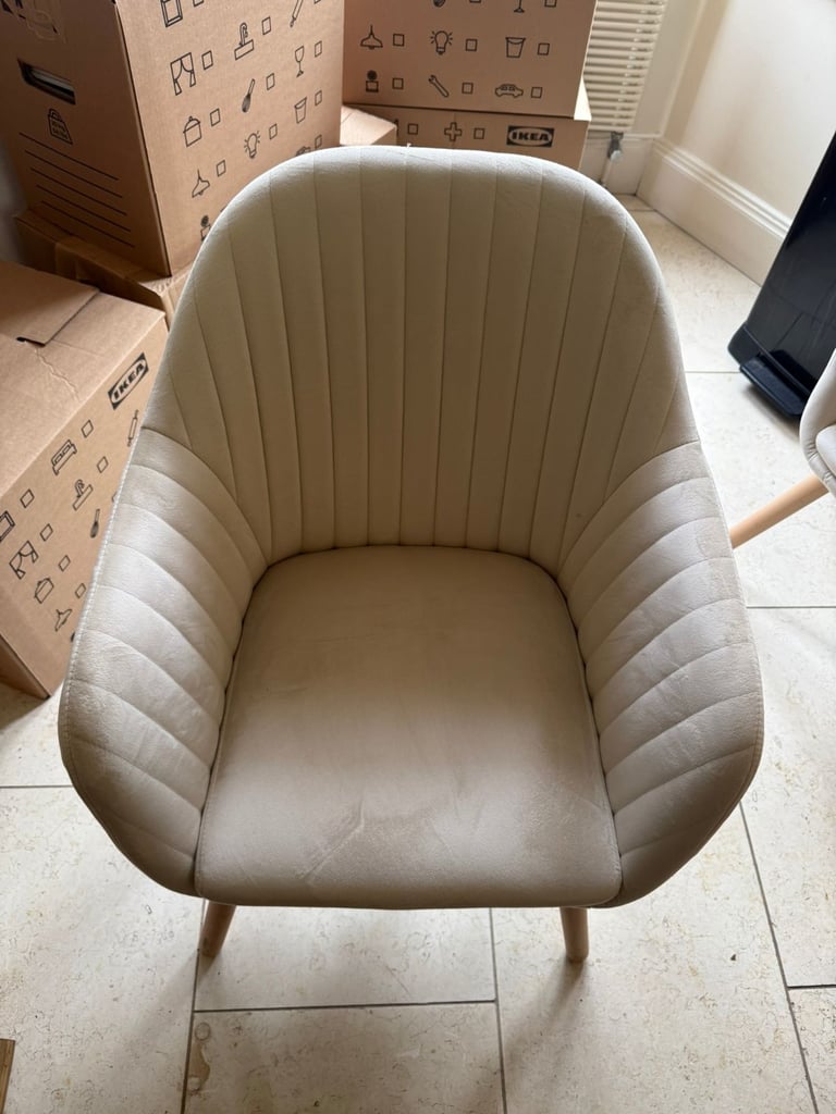 image for 4 Dining chairs - cream