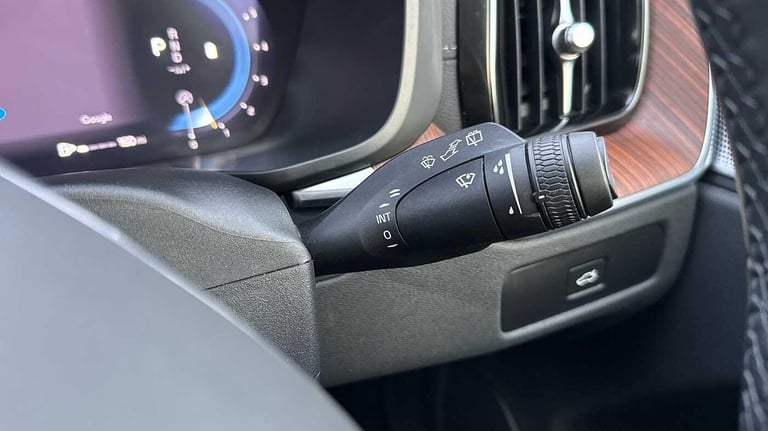 2024 Volvo XC60 Ultimate, B5 AWD Mild hybrid, Petrol, Dark ESTATE Petrol/Electric Hybrid Automatic