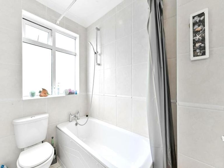 🏠 Cozy room available in Bow 🏠