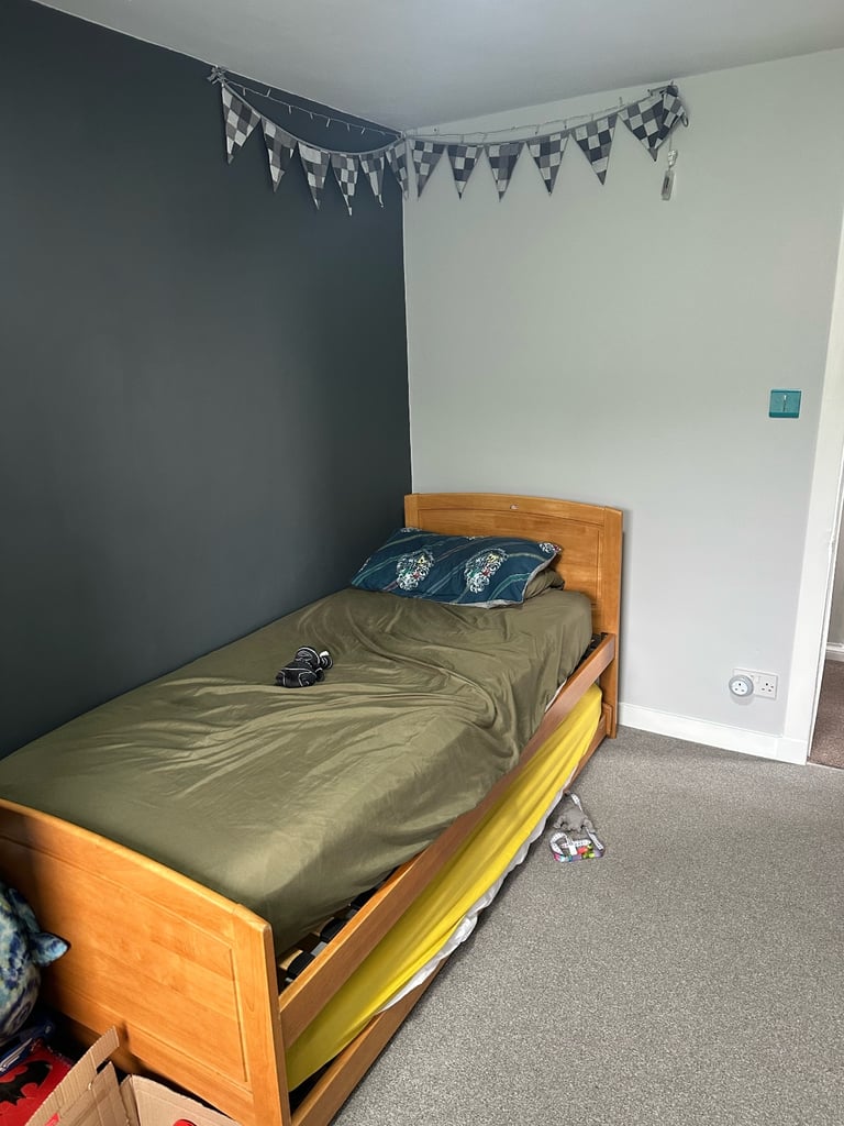 image for Single bed and trundle bed 