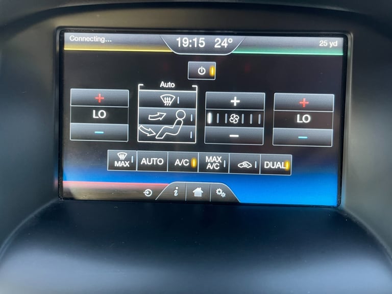 2015 Ford Focus TITANIUM 5-Door Petrol