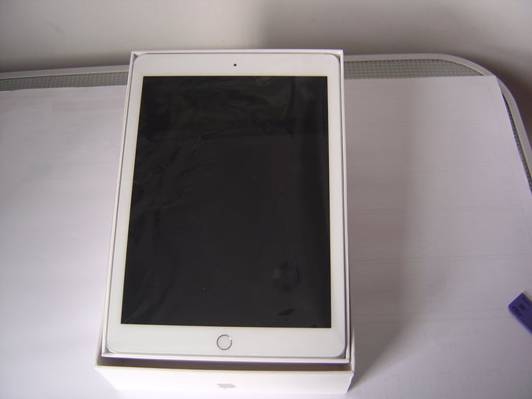 Apple Ipad 6th Generation WiFi 128GB Silver