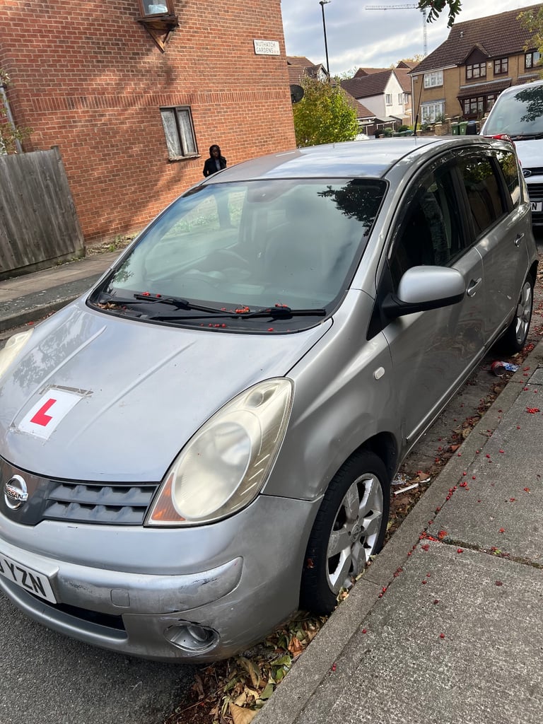 Nissan NOTE 1.6  - AUTOMATIC - CHEAP - £1200 ono 