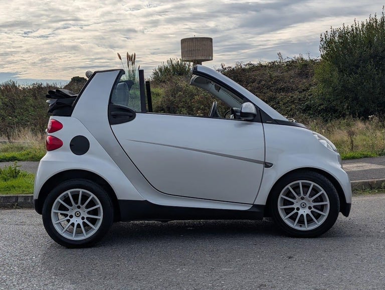 2010 smart fortwo 1.0 MHD Passion Cabriolet SoftTouch Euro 5 (s/s) 2dr CONVERTIBLE Petrol Automatic