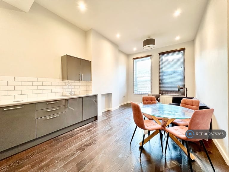 1 bedroom flat in Regan Way, London, N1 (1 bed) (#2676385)