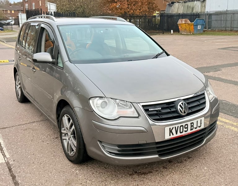 2009 (09) VOLKSWAGEN TOURAN 1.9 TDI SE BLUEMOTION MPV 7 SEATER 