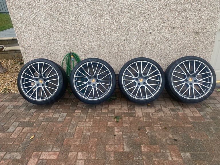 21” genuine Porsche alloy wheels with tyres.