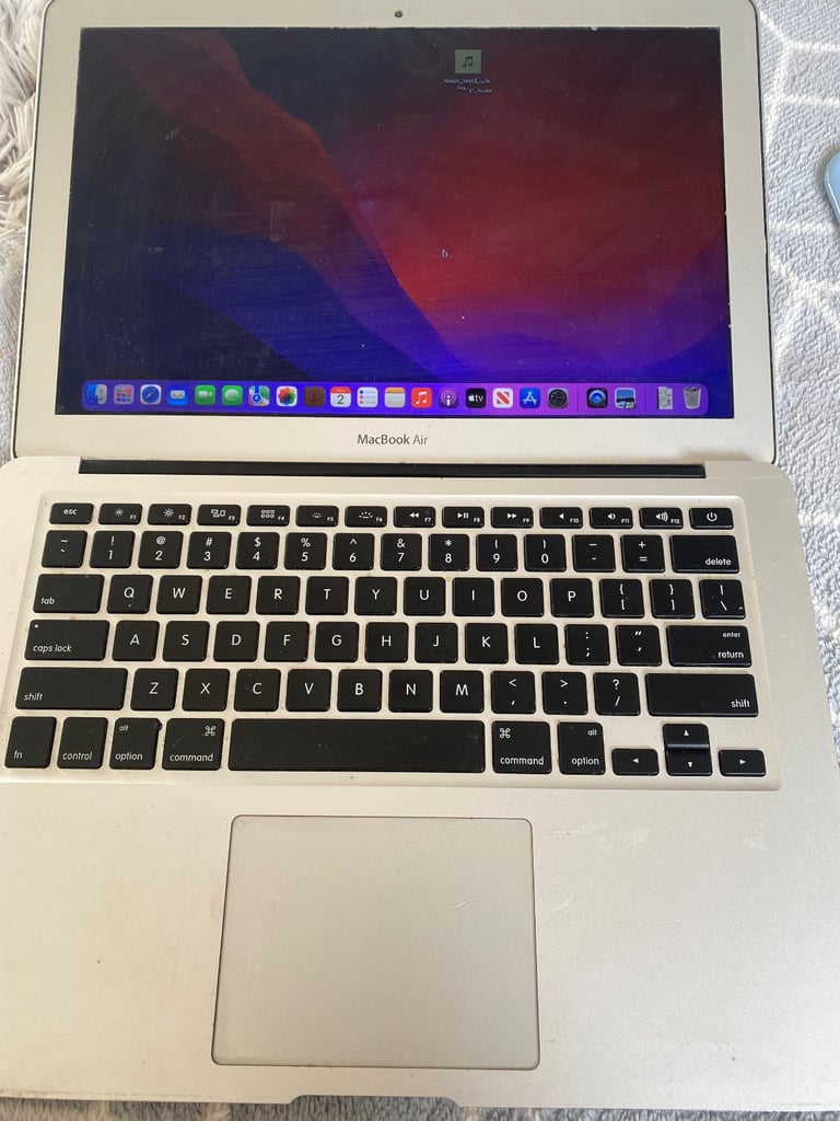 2015 Apple MacBook Air 13” good condition 