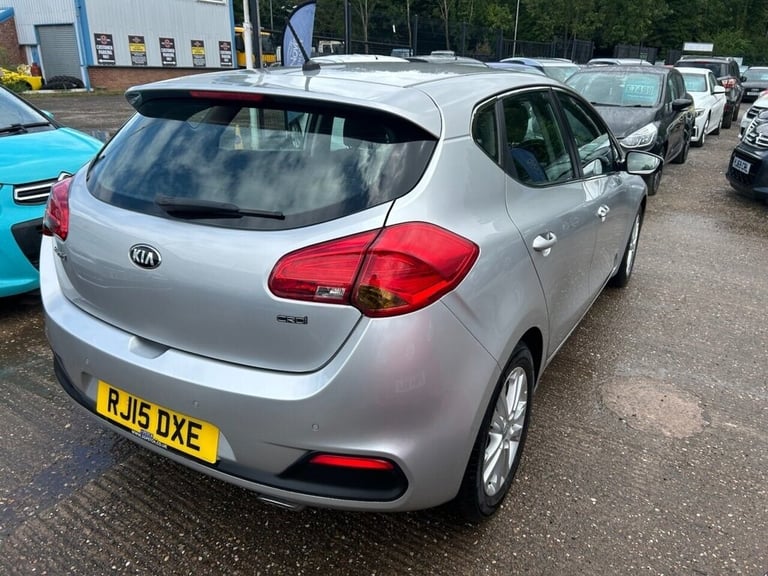 2015 Kia Ceed 1.6 CRDi 2 Hatchback 5dr Diesel Auto Euro 5 (126 bhp) Hatchback Diesel Automatic