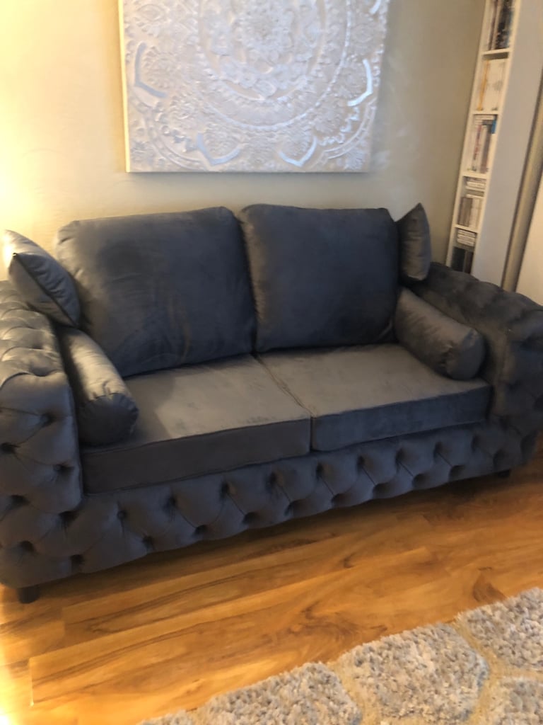 Grey velvet 3+2 chesterfield type sofa 