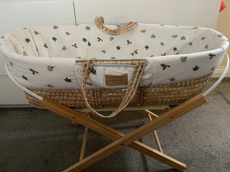 Moses basket and stand
