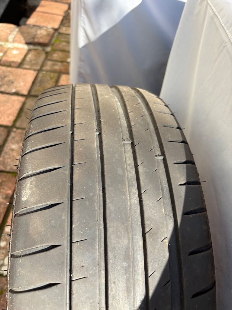 Michelin Pilot Sport 4 205/45 R17