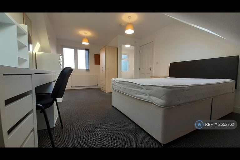 5 bedroom house in Charter Avenue, Coventry, CV4 (5 bed) (#2652762)