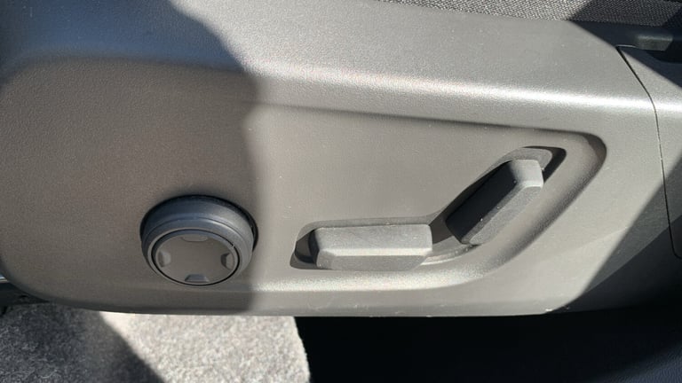 2022 Volvo XC40 1.5h T5 Recharge 10.7kWh Ultimate Bright SUV 5dr Petrol Plug-in Hybrid Auto SUV H...