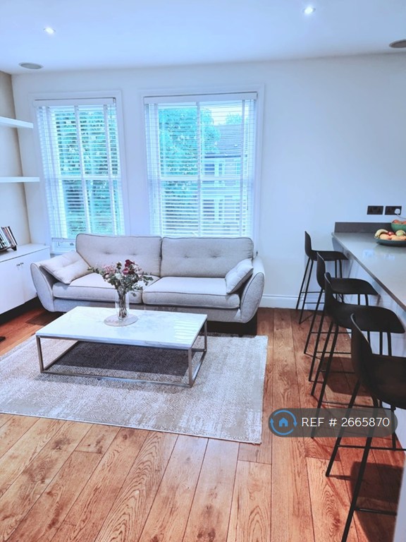 3 bedroom flat in Heathfield Gardens, London, W4 (3 bed) (#2665870)