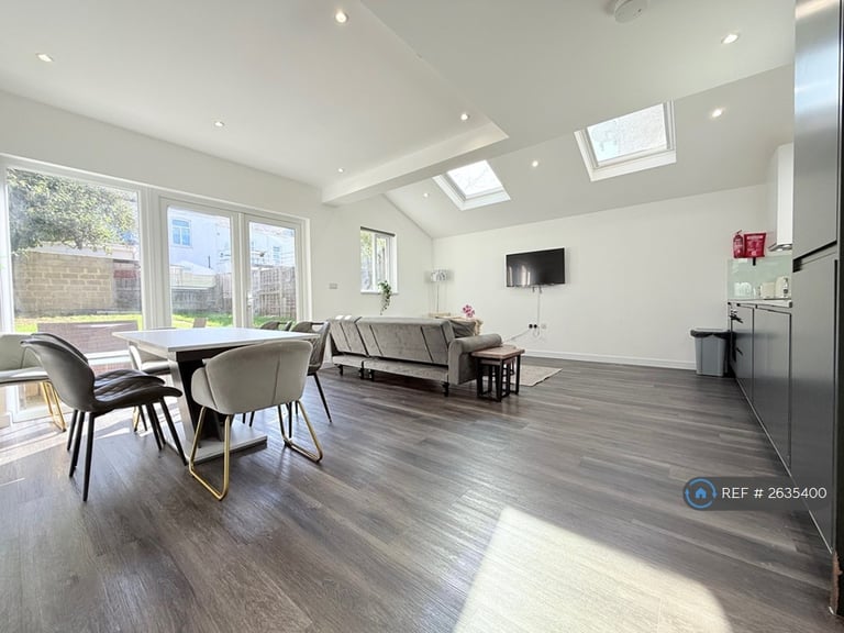 image for 3 bedroom flat in Mount Road, London, NW4 (3 bed) (#2635400)