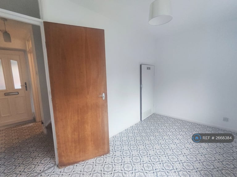 3 bedroom house in Loughrigg Close, Nottingham, NG2 (3 bed) (#2668384)