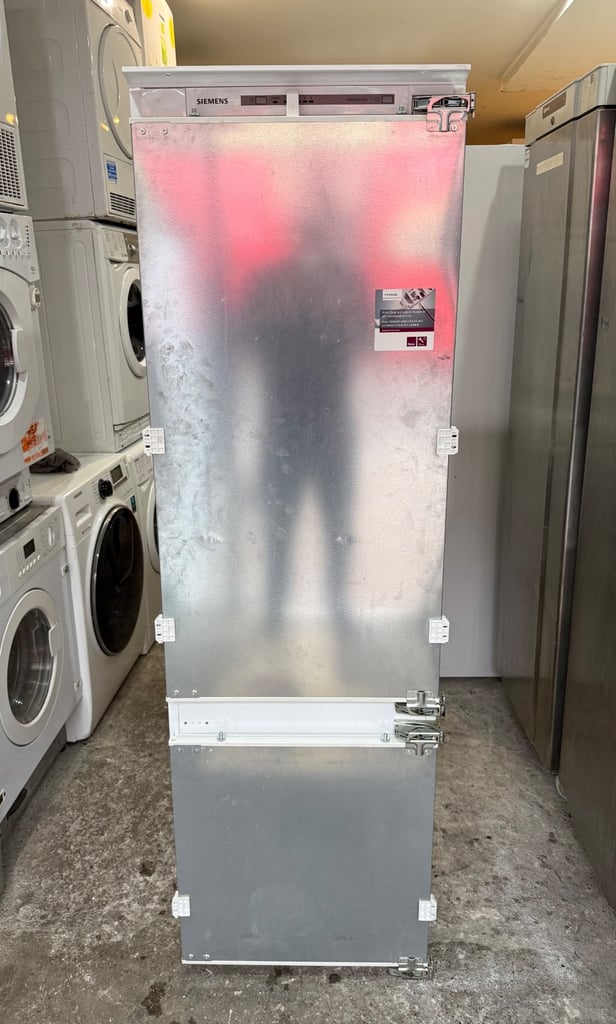 SIEMENS FD9509 BUILT IN NICE FRIDGE & FREEZER WITH WARRANTY  