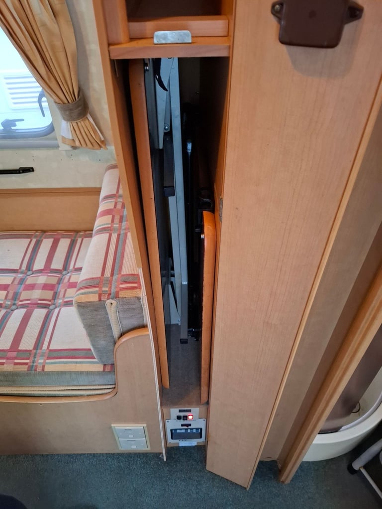 2003 Abbey Freestyle 520 SE 4 berth caravan with motor mover and solar panel