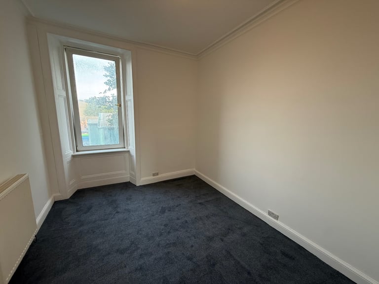 1 Bedroom + box room flat to rent (unfurnished)