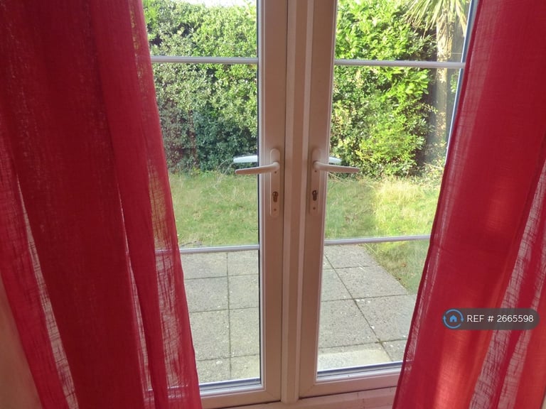 3 bedroom flat in Methuen Road, Bournemouth, BH8 (3 bed) (#2665598)