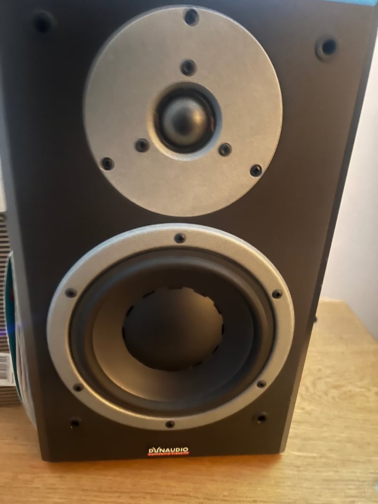 Dynaudio speakers 2/7 