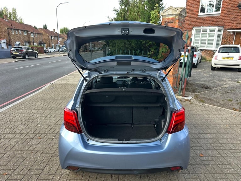2016 Toyota Yaris 1.33 Dual VVT-i Design Multidrive S Euro 6 5dr HATCHBACK Petrol Automatic
