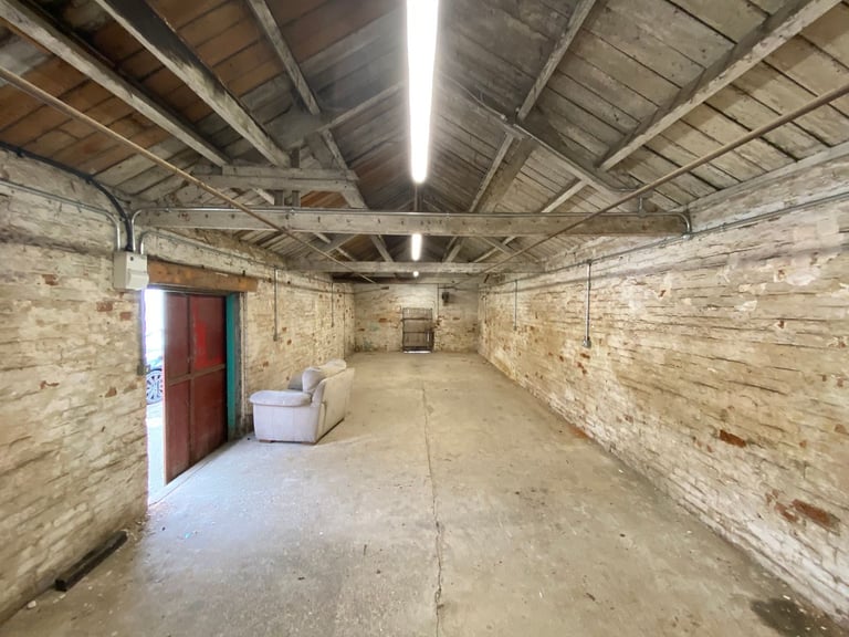 Studio / Workshop / Lockup / Storage Unit with power and lighting for rent