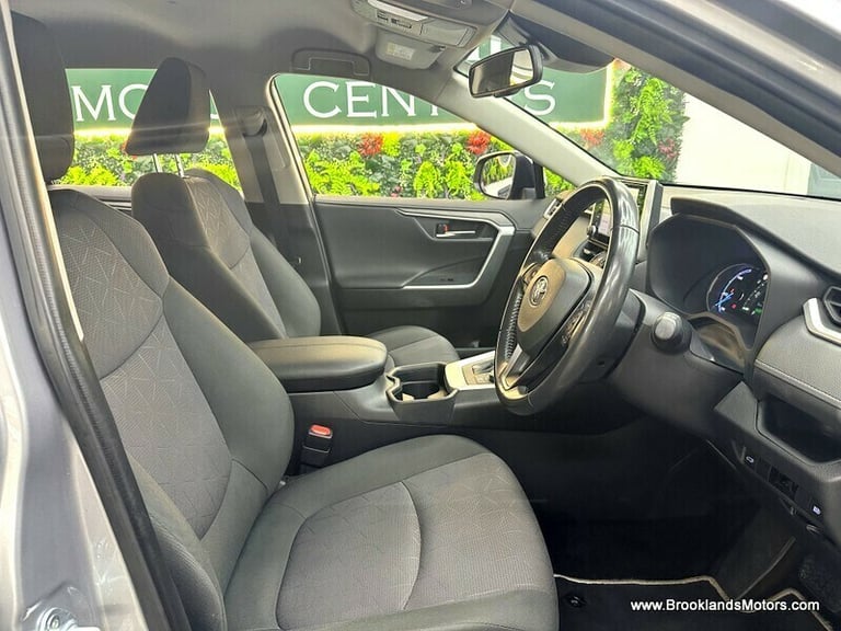 Toyota RAV4 2.5 VVT-I DESIGN [SAT NAV, REVERSE CAMERA &amp; 4WD]