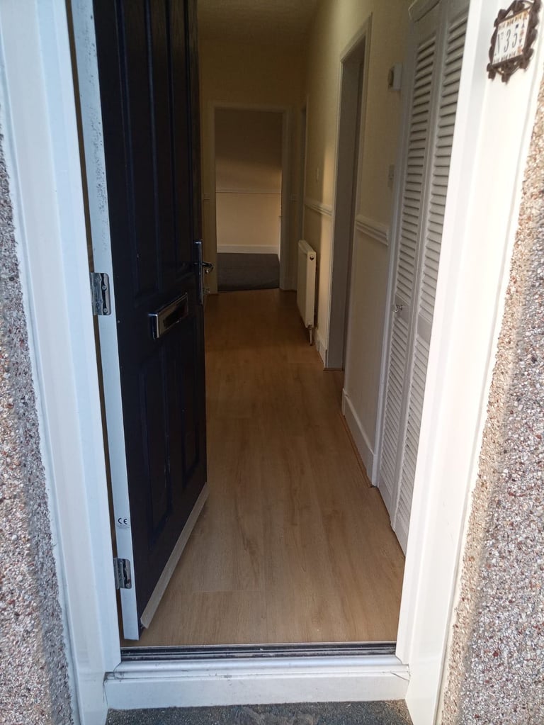 3 Bedroom house. Front/Back Garden 