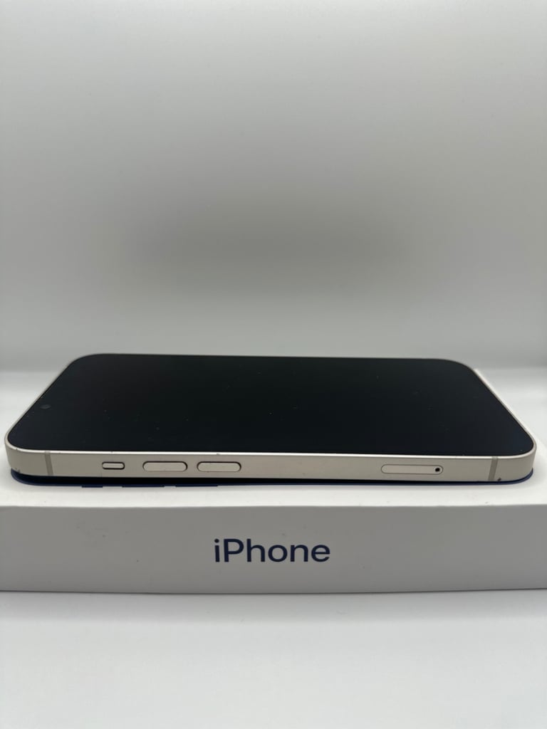 PRISTINE: Apple iPhone 13, 128gb, White (UNLOCKED)