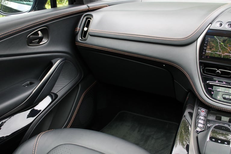 2021 Aston Martin DBX V8 550 5dr Touchtronic HATCHBACK PETROL Automatic
