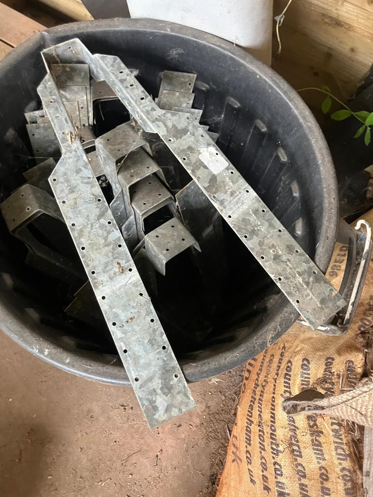 image for Timber joist hangers, strong tie 75 mm x 463 mm