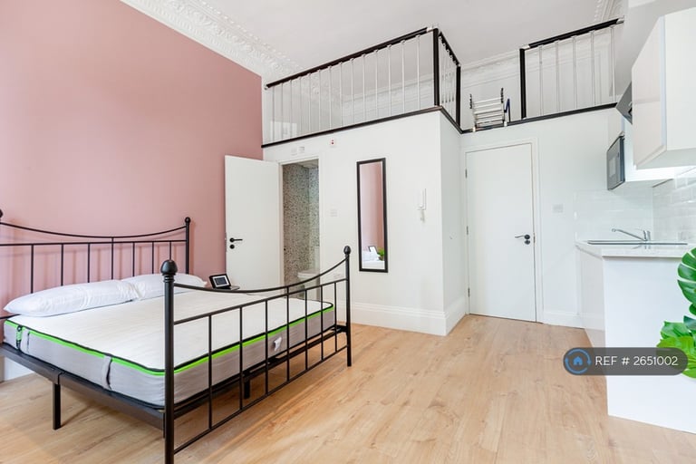 Studio flat in Kensington Gardens Square, London, W2 (#2651002)