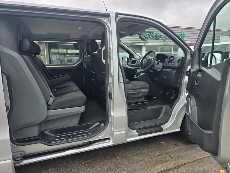 Vauxhall Vivaro 1.6 CDTi 2900 Sportive BiTurbo 6 Seat LWB Crew Van 2016/66