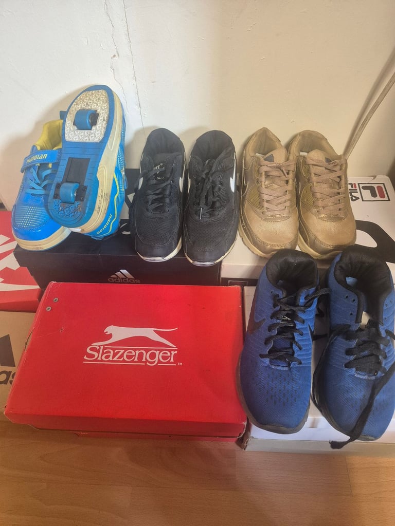 Boys and gril trainers  size 4