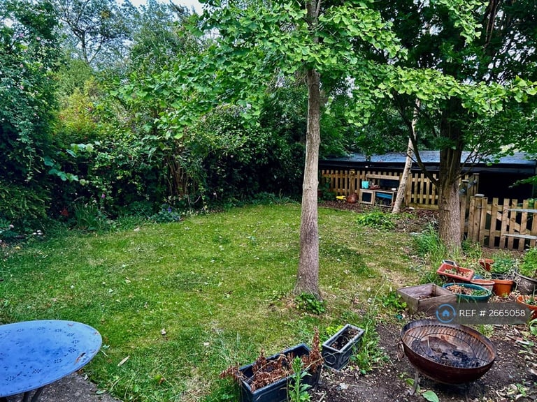 4 bedroom house in Overhill Road, London, SE22 (4 bed) (#2665058)