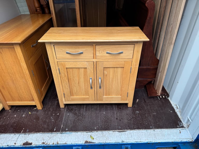 Solid oak Sideboard In Excellent Condition Possible Delivery 
