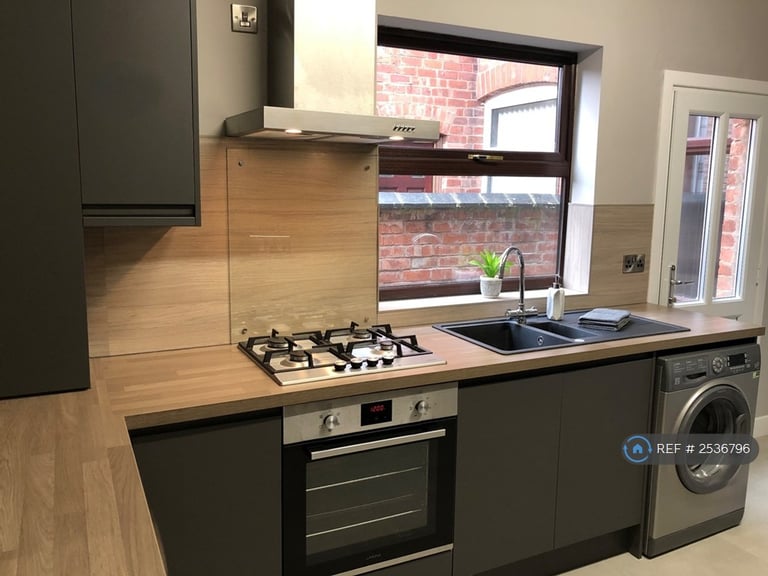 5 bedroom house in Kingsway, Coventry, CV2 (5 bed) (#2536796)